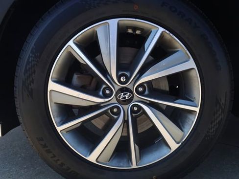 Used 2019 Hyundai Santa Fe Limited image 6