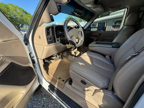 Used 2007 Chevrolet Silverado 3500 LT w/ Heavy-Duty Power Package AWD/4WD image 4