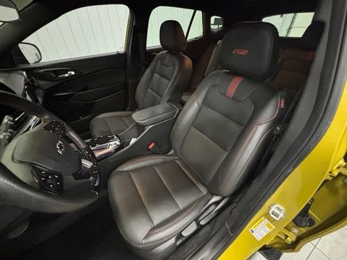 Used 2024 Chevrolet Trax RS w/ Sunroof Package FWD image 17