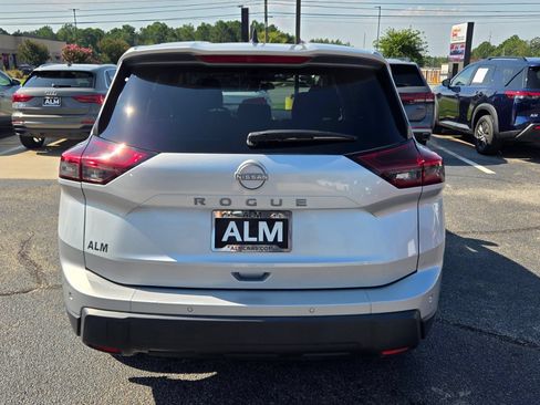 Used 2024 Nissan Rogue S FWD image 10