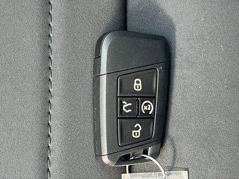 New 2026 Volkswagen Taos SE image 29