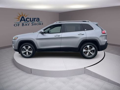 Used 2019 Jeep Cherokee Limited image 2