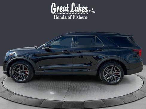 Used 2025 Ford Explorer ST image 2