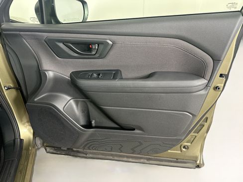 Used 2025 Subaru Forester Premium AWD/4WD image 32