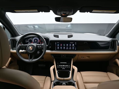 Certified 2025 Porsche Cayenne AWD/4WD image 19