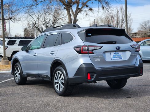 Used 2021 Subaru Outback Premium image 5