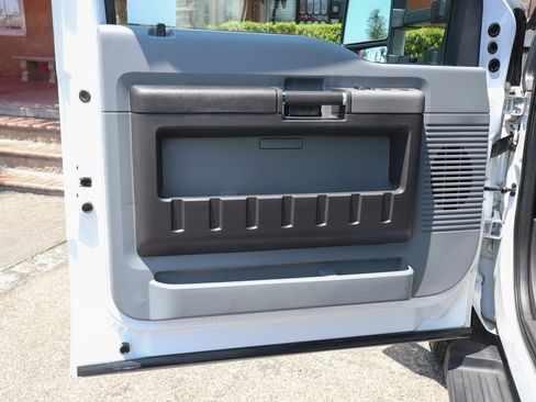 Used 2012 Ford F350 XLT w/ XLT Interior Pkg image 15