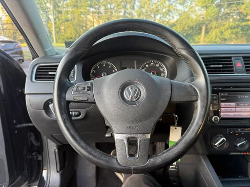 Used 2012 Volkswagen Jetta SE FWD image 11