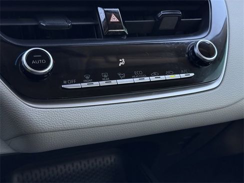 Used 2022 Toyota Corolla LE image 18