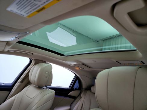 Used 2017 Mercedes-Benz S 550 Sedan image 11
