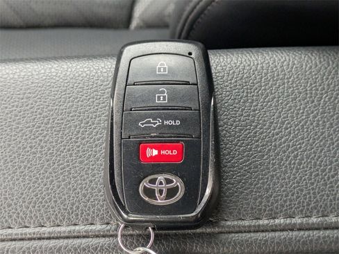 Used 2024 Toyota Tundra Limited image 29