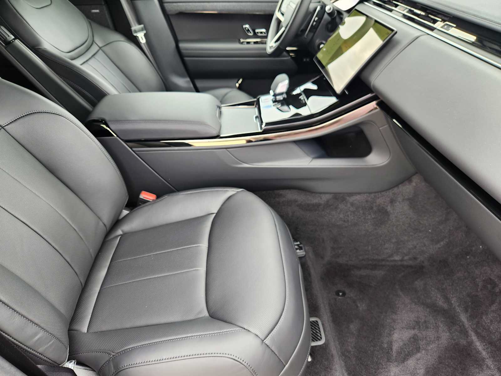 New 2027 Land Rover Range Rover Sport Dynamic SE AWD/4WD image 13