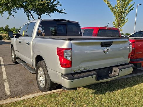 Used 2018 Nissan Titan SV w/ SV Convenience Package AWD/4WD image 2