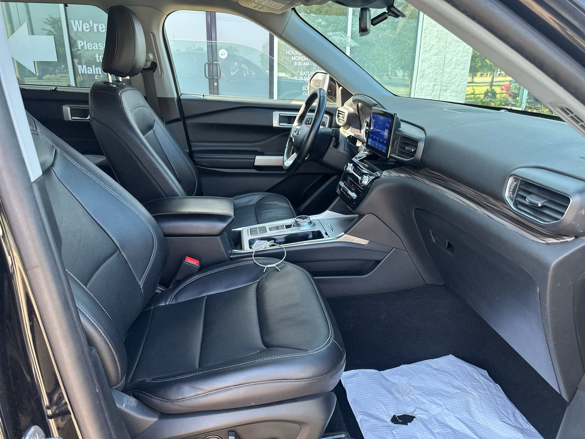 Used 2023 Ford Explorer Limited w/ Equipment Group 301A RWD image 10