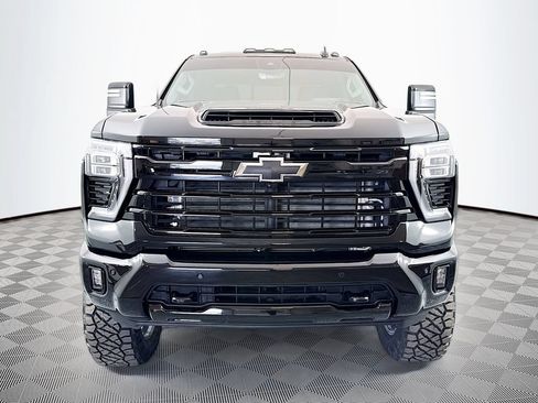 Used 2024 Chevrolet Silverado 3500 LTZ w/ LTZ Plus Package AWD/4WD image 2