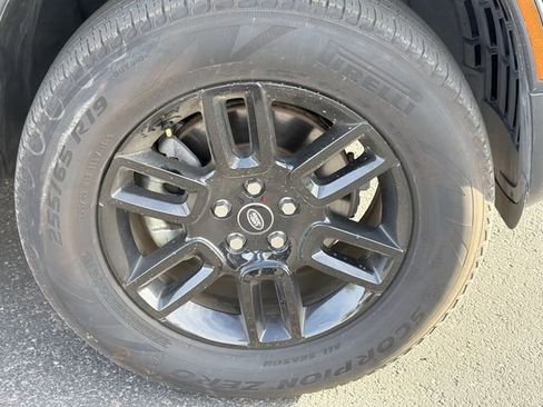 Used 2025 Land Rover Defender 110 S image 4