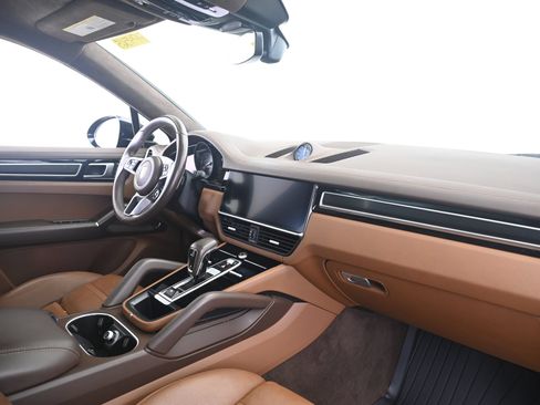 Certified 2023 Porsche Cayenne GTS AWD/4WD image 22