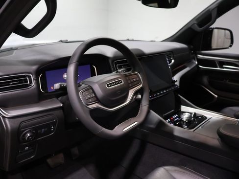 Used 2024 Jeep Wagoneer Series II w/ Convenience Group I image 17