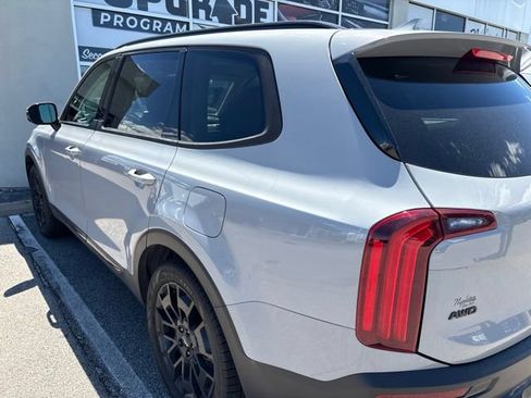 Used 2022 Kia Telluride SX w/ Nightfall Edition Package AWD/4WD image 3