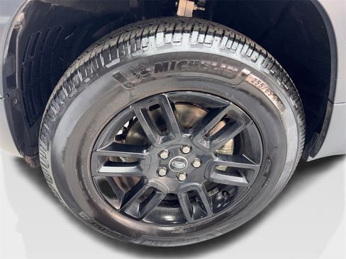 Used 2025 Land Rover Defender 110 S image 81