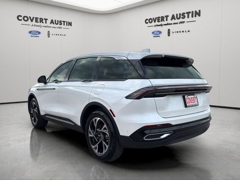 Used 2024 Lincoln Nautilus Premier AWD/4WD image 3