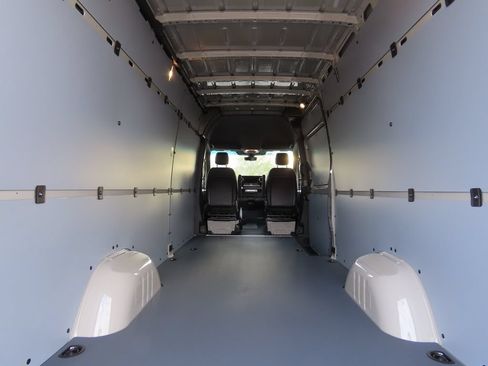 Used 2025 Mercedes-Benz Sprinter 2500 image 31