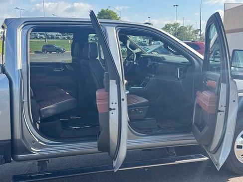 Used 2025 GMC Sierra 3500 Denali Ultimate AWD/4WD image 14