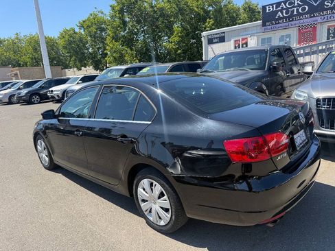 Used 2013 Volkswagen Jetta SE FWD image 4