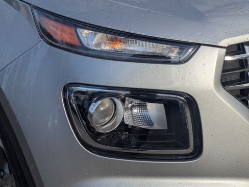 Certified 2024 Hyundai Venue SEL image 10