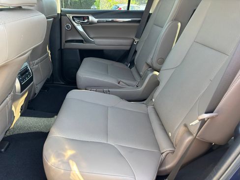 Used 2023 Lexus GX 460 Premium w/ Accessory Package AWD/4WD image 11