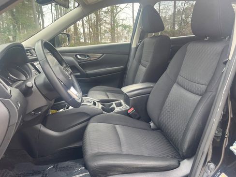 Used 2019 Nissan Rogue SV image 30