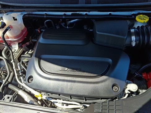 Used 2024 Chrysler Pacifica Touring-L FWD image 29