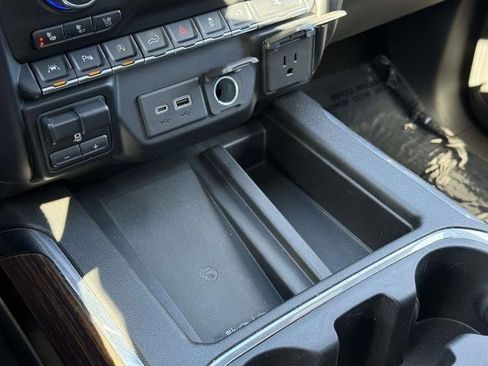 Used 2020 Chevrolet Silverado 1500 High Country w/ Technology Package image 31