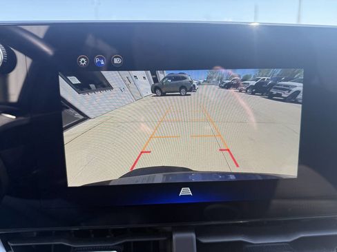 Used 2025 Chevrolet Equinox LT AWD/4WD image 17