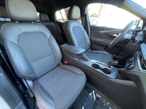 Used 2025 Buick Envista Preferred image 36