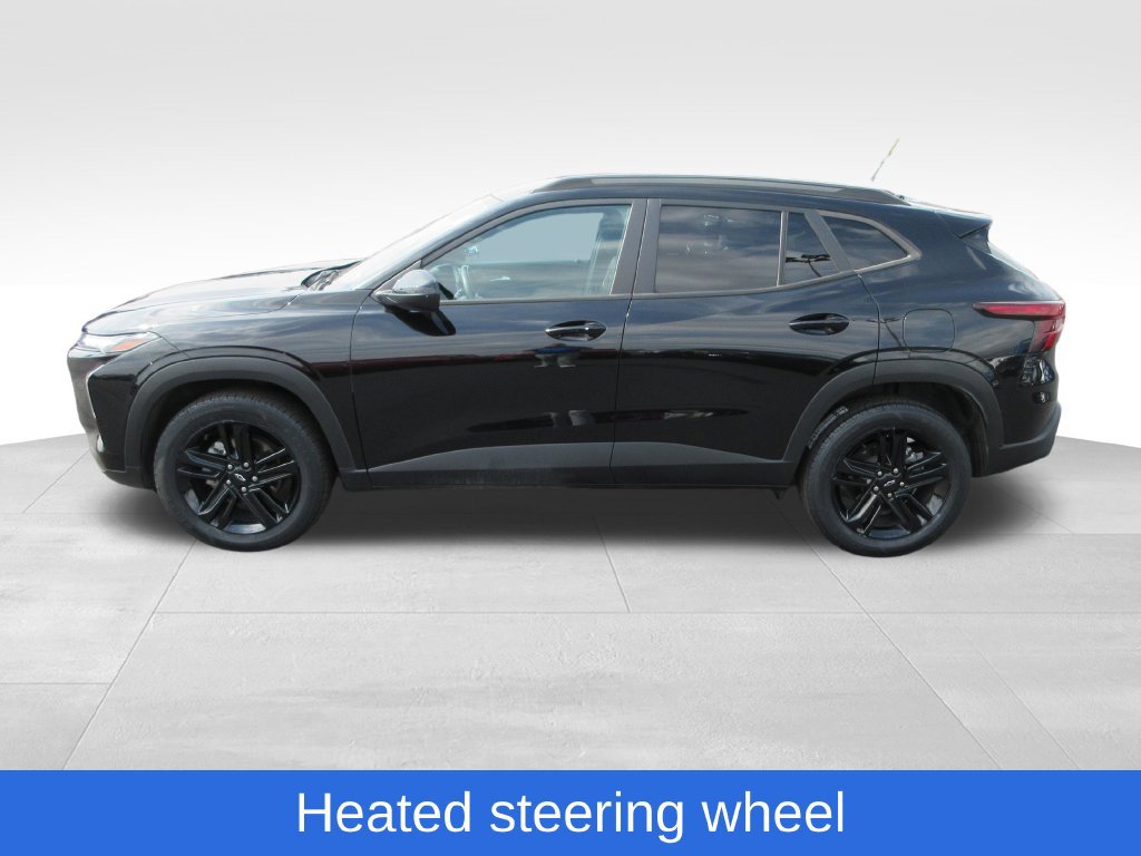 Used 2025 Chevrolet Trax ACTIV w/ Driver Confidence Package FWD image 2