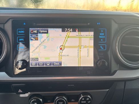 Used 2019 Toyota Tacoma SR5 image 22