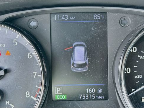 Used 2020 Nissan Rogue SV FWD image 12