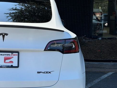 Used 2022 Tesla Model Y Performance AWD/4WD image 16