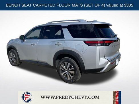 Used 2025 Nissan Pathfinder SL AWD/4WD image 3