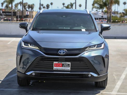Used 2024 Toyota Venza XLE AWD/4WD image 3