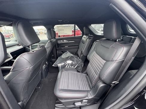 New 2026 Ford Explorer ST-Line w/ ST-Line Street Pack image 13
