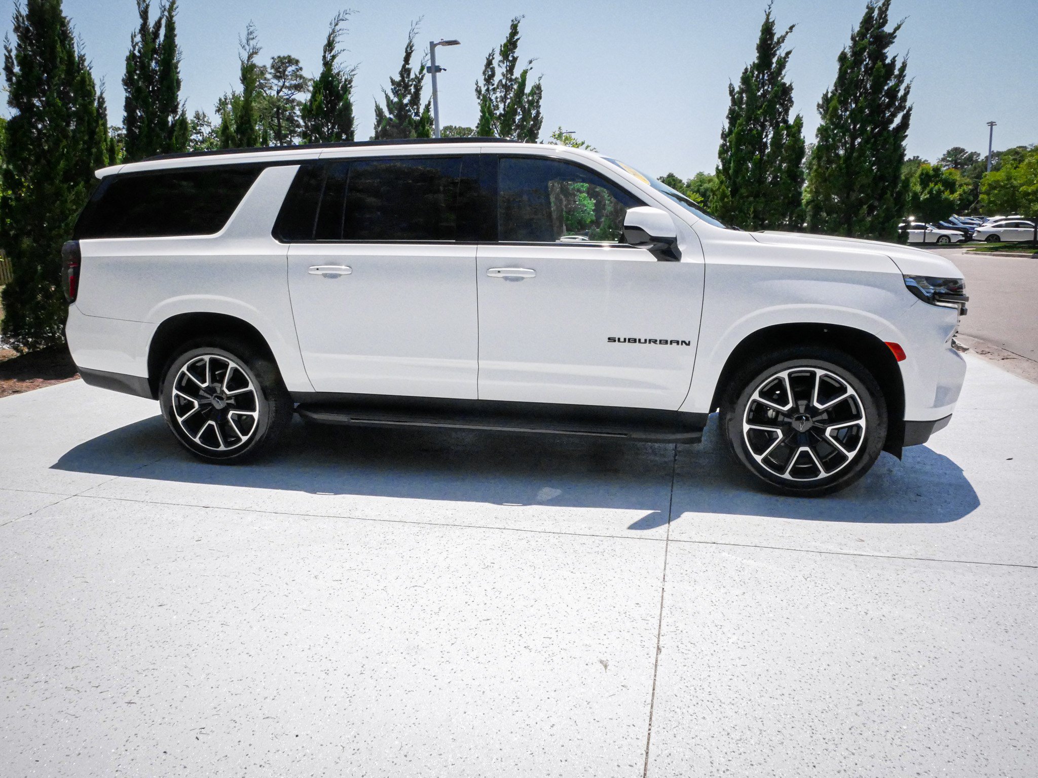 Used 2024 Chevrolet Suburban RST RWD image 11