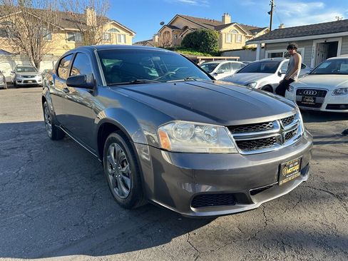 Used 2014 Dodge Avenger SE image 3