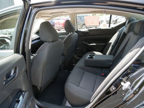 Used 2023 Nissan Altima 2.5 SV w/ SV Premium Package AWD/4WD image 11