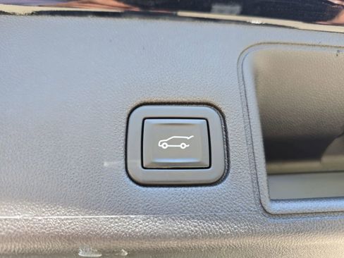 Used 2023 GMC Terrain SLT w/ Infotainment Package II AWD/4WD image 33