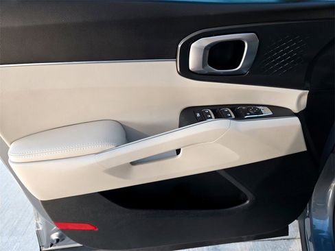 Used 2025 Kia Sorento EX image 35