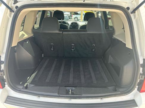 Used 2016 Jeep Patriot High Altitude AWD/4WD image 17
