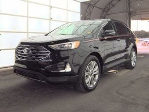 Used 2024 Ford Edge Titanium image 2