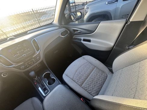 Used 2022 Chevrolet Equinox LS w/ LS Convenience Package image 11